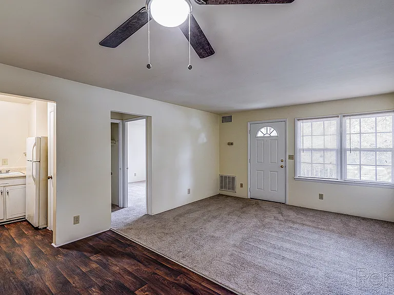 Shamrock Apartments — Photo 2