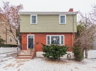 18 Crosstown Ave, West Roxbury, MA 02132