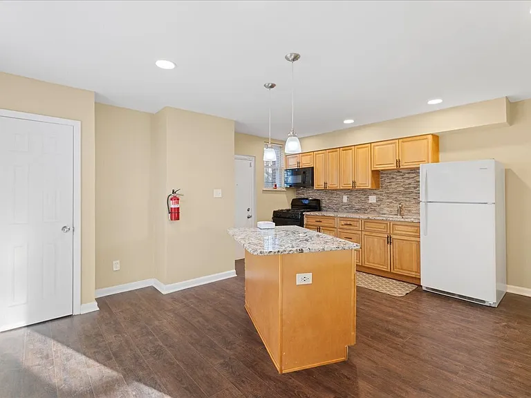 1602 Pershing St #1 — Photo 2