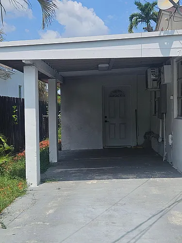 732 SW 7th Ave Photo 1