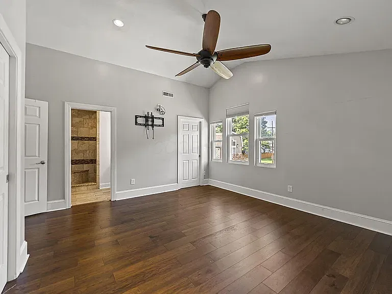 5 bed, 2312 sqft, $2,800 — Photo 4