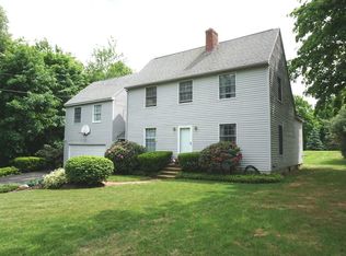 6 McGilpin Rd, Sturbridge, MA 01566