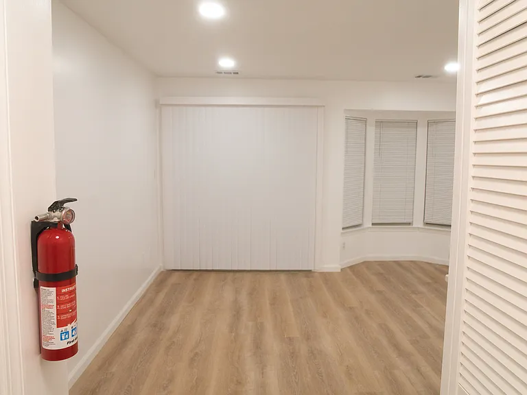 112 Longfield Ct — Photo 11