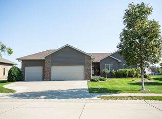 701 Prairie Blvd, Dakota Dunes, SD 57049
