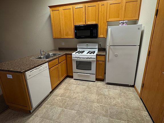 4th image of 1730 Oakdale Dr