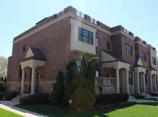 62 N Dryden Pl, Arlington Heights, IL 60004