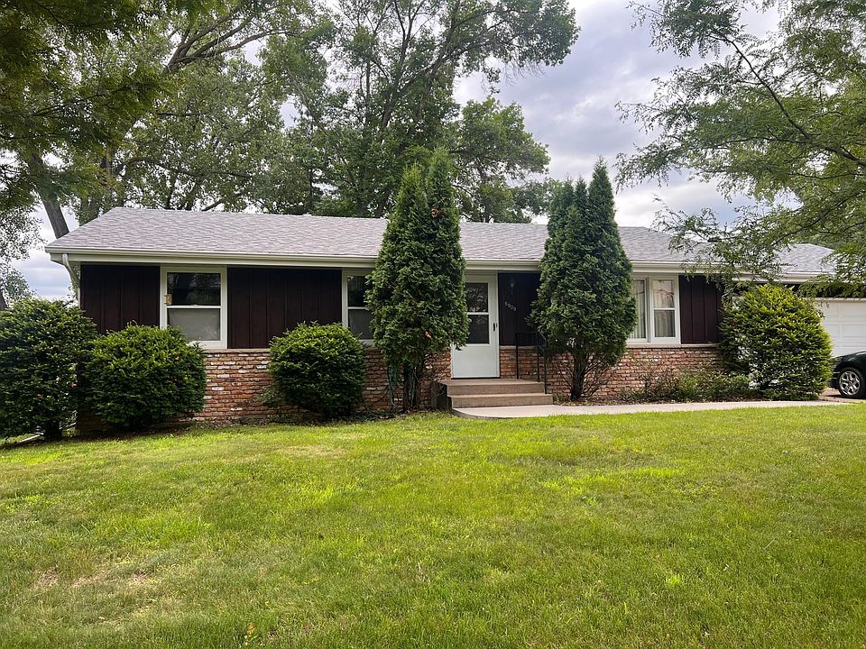 1st image of 6909 Valley Pl N