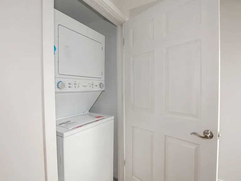 140 Caroline St S #1 — Photo 13