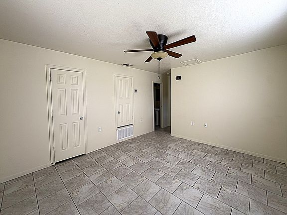 3rd image of 711 Hackberry St #B