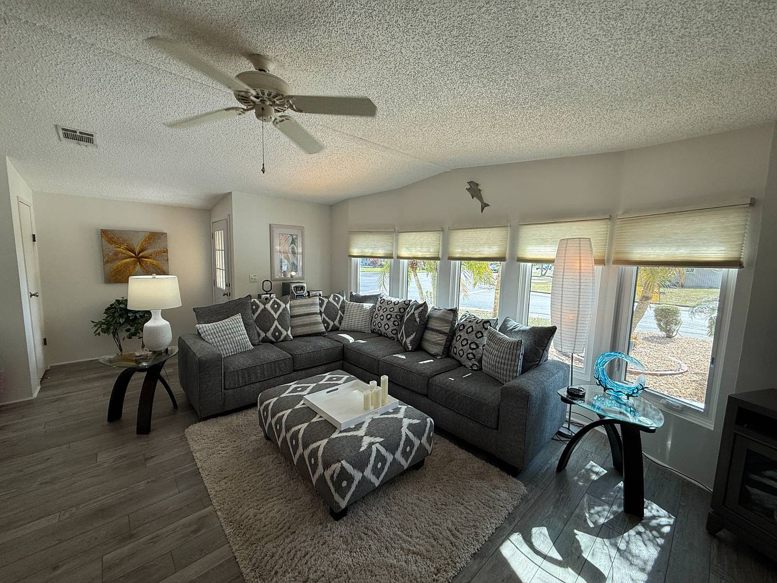 4002 Avenida Del Tura