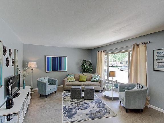 3rd image of 2935 S Zurich Ct