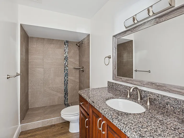 1450 N Riverside Dr #101 — Photo 17