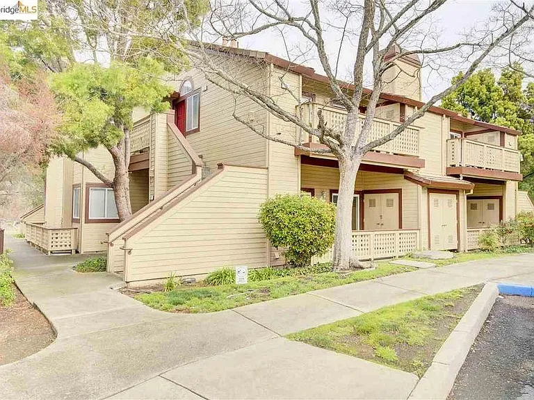 151 Tuscany Ct — Photo 2