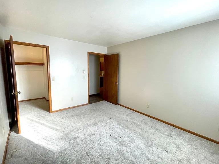 N114W15846 Sylvan Cir — Photo 26