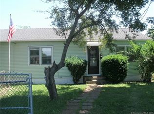 17 Elizabeth Ct, Groton, CT 06340