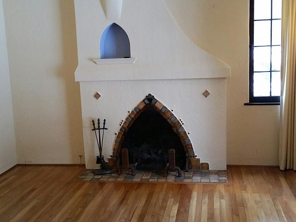 Gas Fireplace in front room