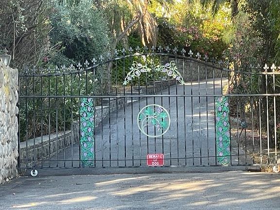 3rd image of 3441 Grossmont Dr