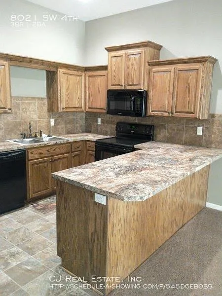 3 bed, $1,625 — Photo 2
