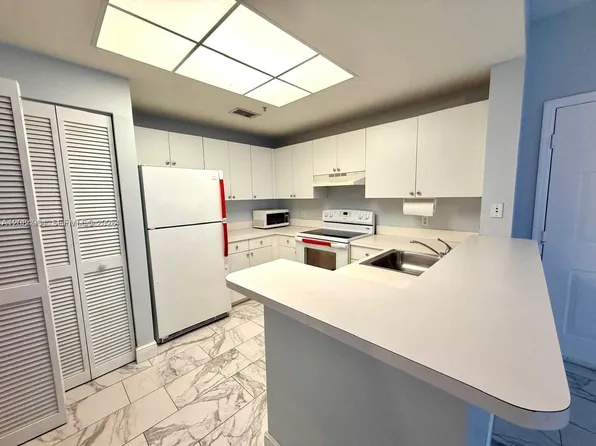 2015 SE 10th Ave APT 127, Fort Lauderdale, FL 33316