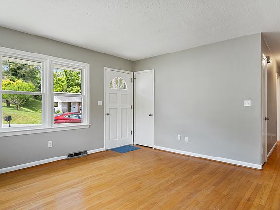 5th image of 660 Colhoun St NE