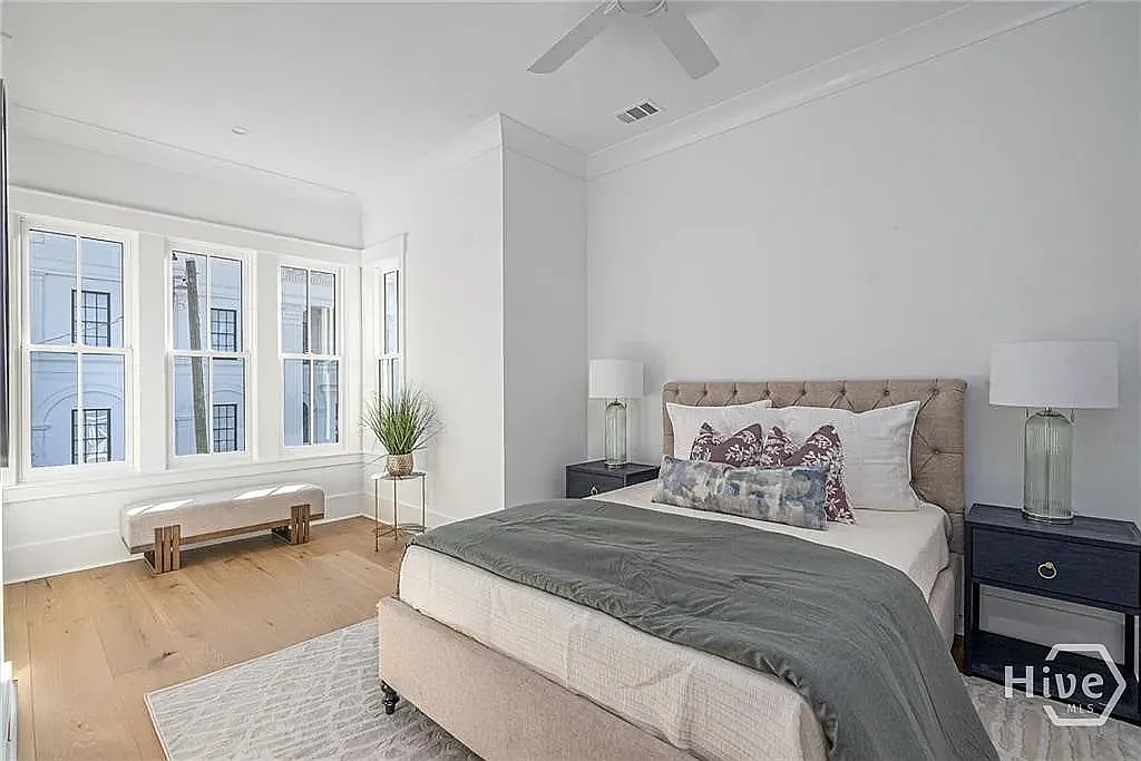 3 bed, 1832 sqft, $3,450 — Photo 3