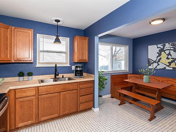 4th image of 4 Cedar Park Dr