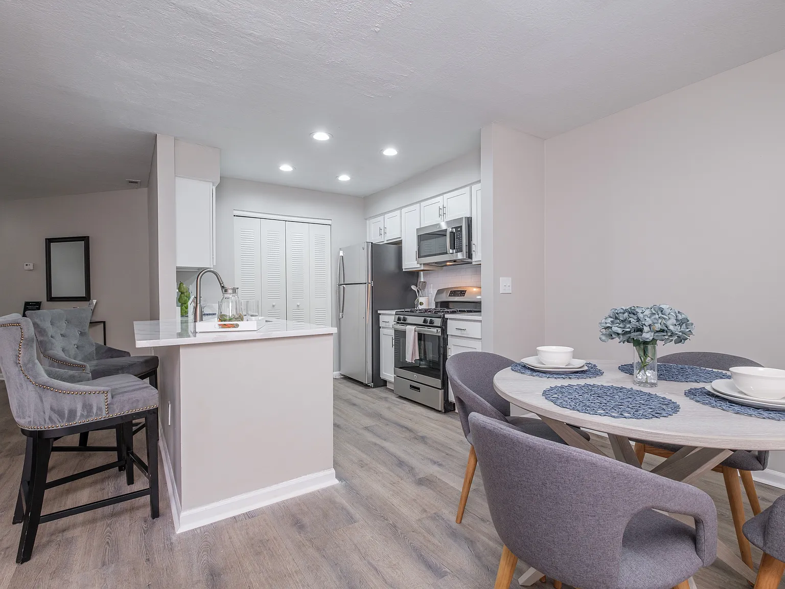 The Residence at Christopher Wren Apartments — Photo 2