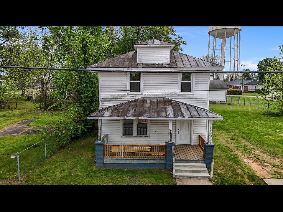 1st image of 811 Lindsey St