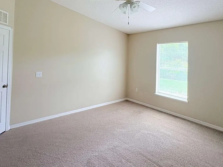 94 Pine Bluff Blvd E — Photo 25