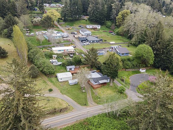 3rd image of 65851 N Bay Rd