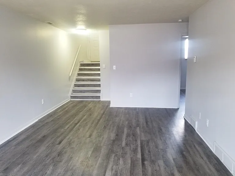 Washington Townhomes — Photo 7