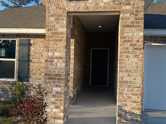 2nd image of 212 Hawthorne Dr