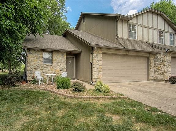 3rd image of 1311 NW Village Dr