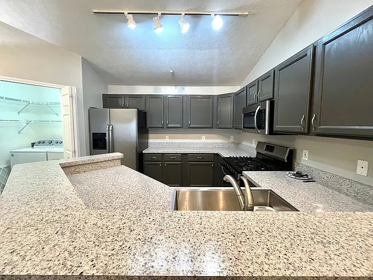 4417 Inverness St — Photo 3