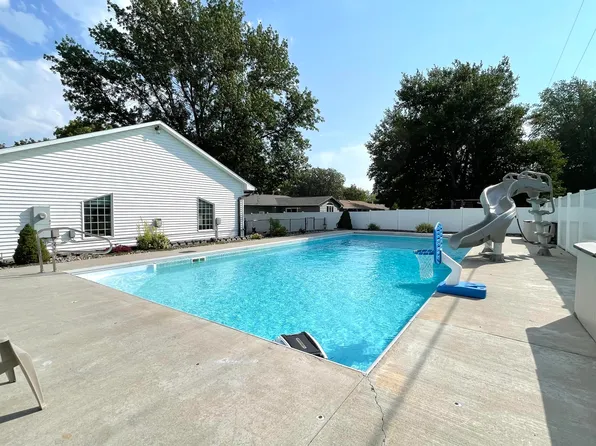 509 E 13th Ave, Mitchell, SD 57301