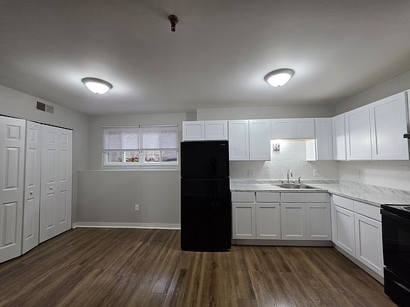 2nd image of 140 Sheffield Ave #2