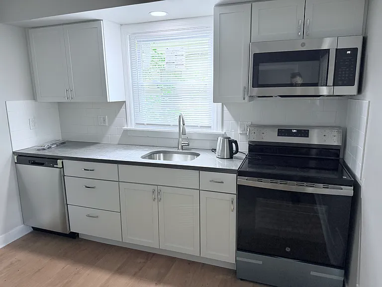 738 Chartiers Ave — Photo 5