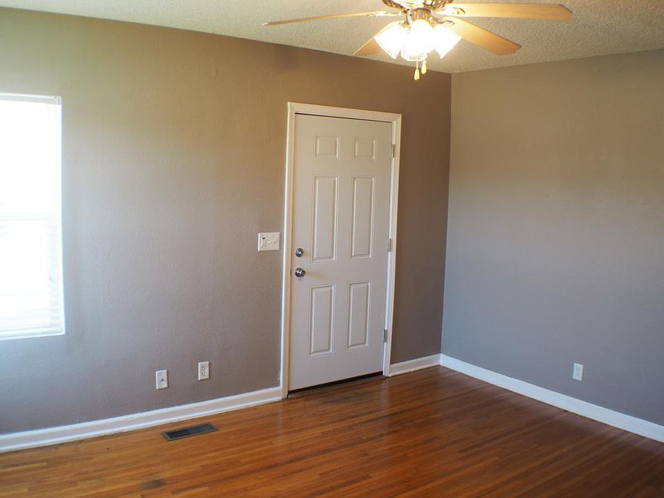 2nd image of 1516 East St