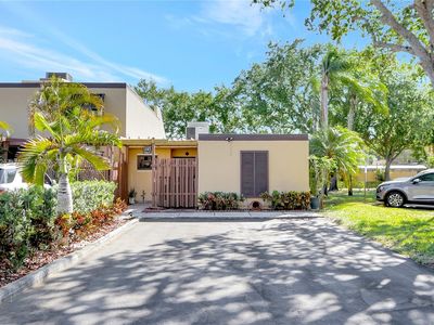 1261 W Golfview Dr, Pembroke Pines, FL, 33026