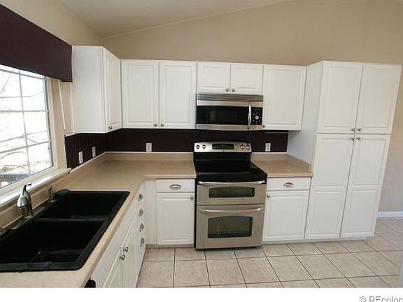 2nd image of 385 Simmons St