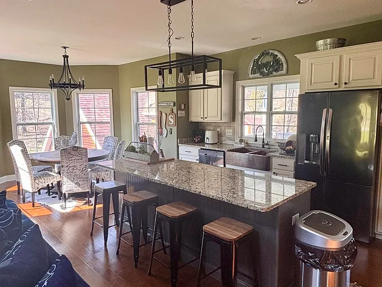 877 Porter Rd — Photo 5