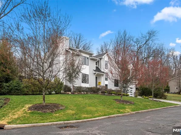 55 Cedar St, Cresskill, NJ 07626