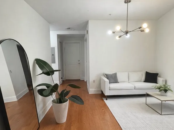 222 Glenwood Ave APT 302, Raleigh, NC 27603