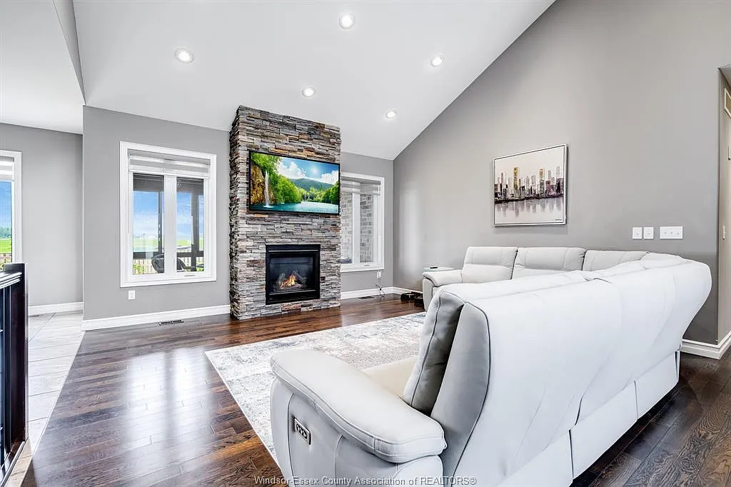 3 bed, $2,600 — Photo 2