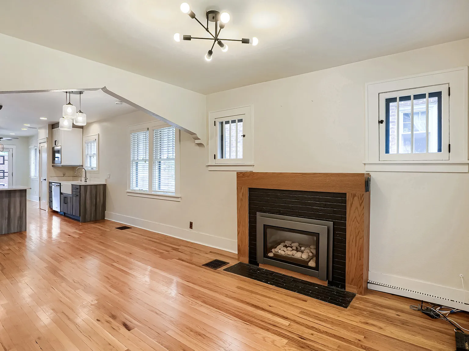 3 bed, 1719 sqft, $3,300 — Photo 2