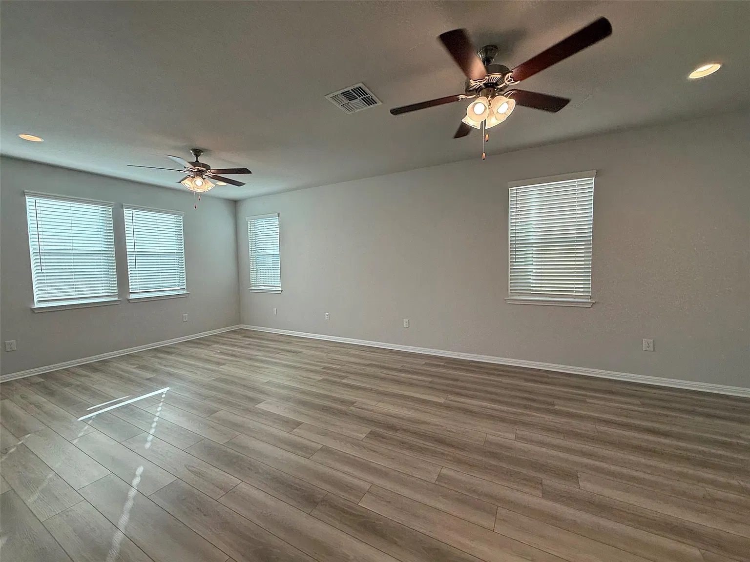 4 bed, 2.5 bath, 2253 sqft, $2,600 — Photo 3