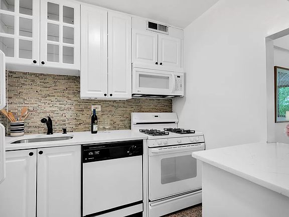 4th image of 420 E 64th St APT W3g