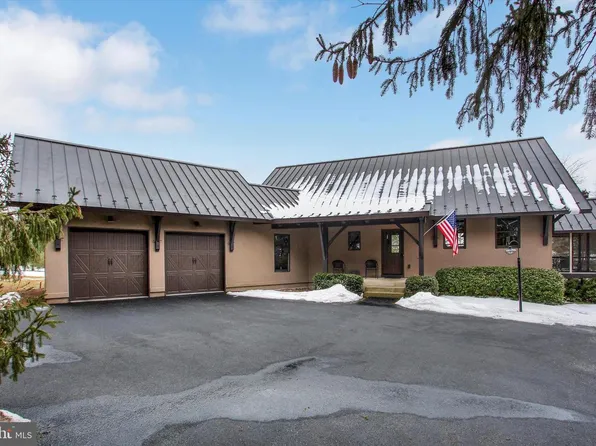 742 Harrison Dr, Gettysburg, PA 17325