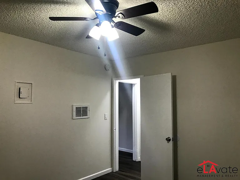 10520 Balboa Blvd — Photo 14