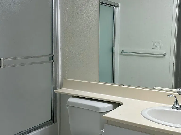 686 S Ardmore Ave #101 — Photo 6